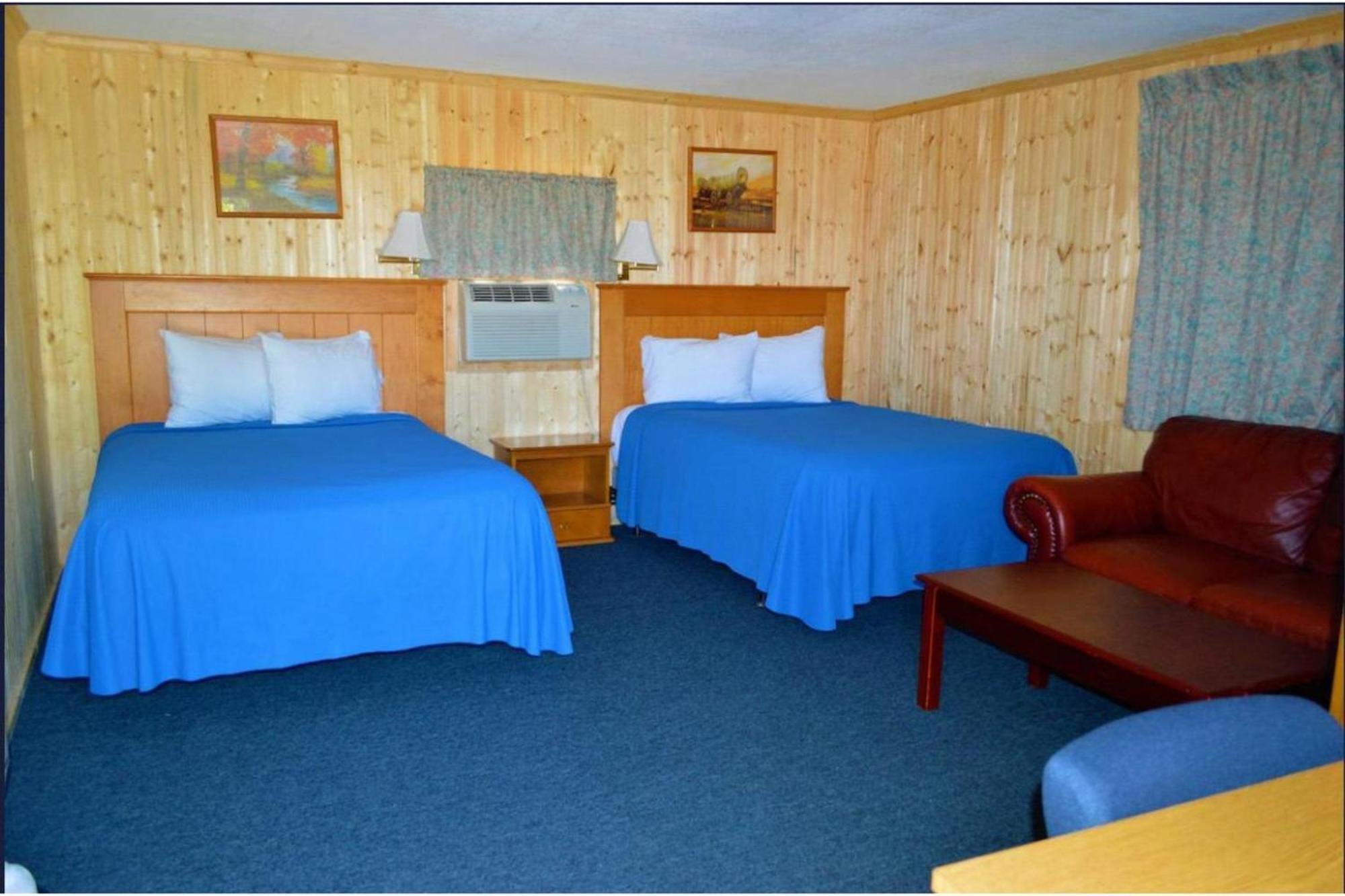 Green Acre Motel By Oyo Near Rush County Airport La Crosse Exteriör bild