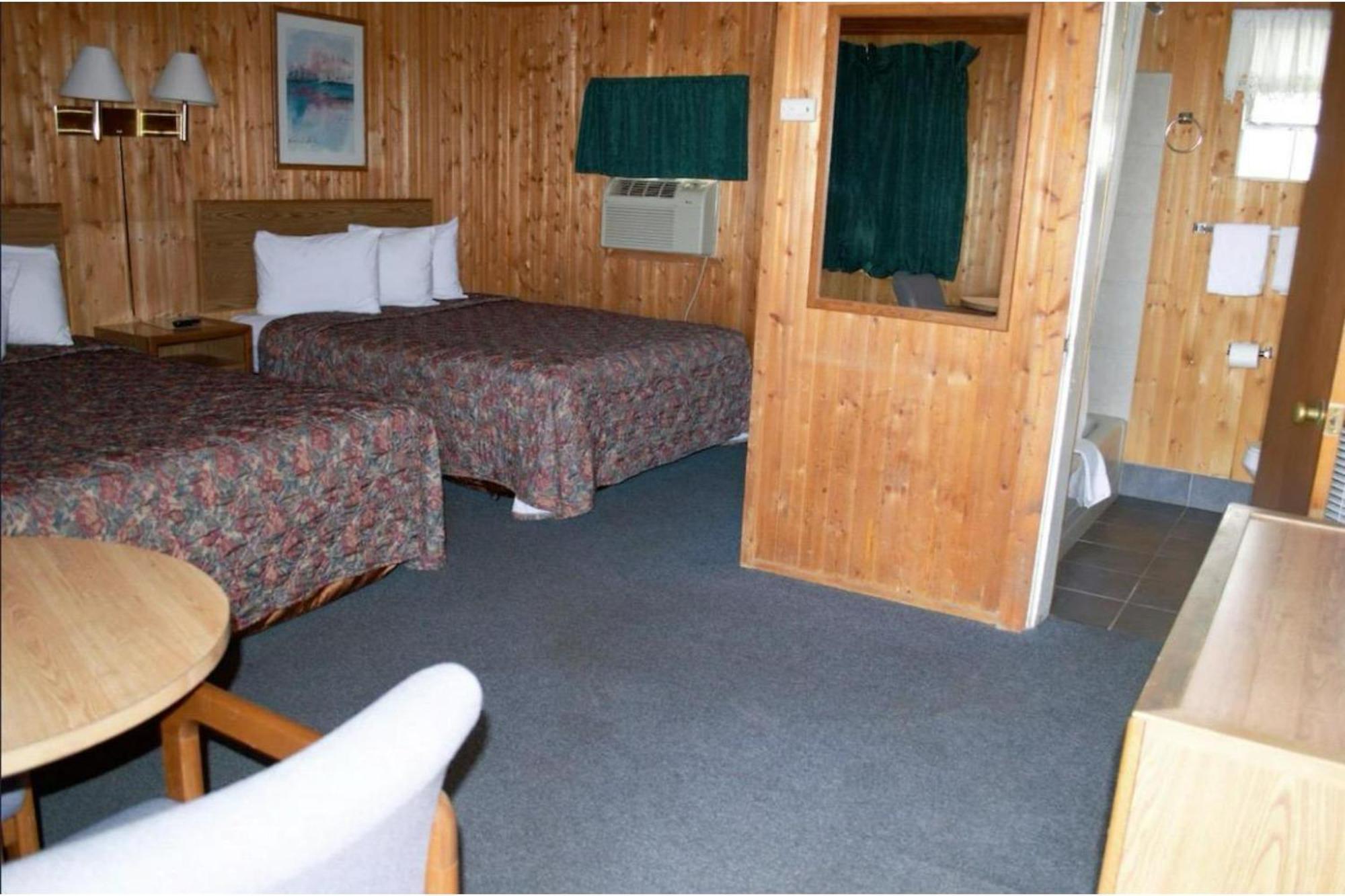 Green Acre Motel By Oyo Near Rush County Airport La Crosse Exteriör bild